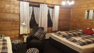 Фото номера Классический трехместный номер Курортные отели Osrodek Wypoczynkowy Lesniczówka &amp; Elias SPA г. Истебна 4