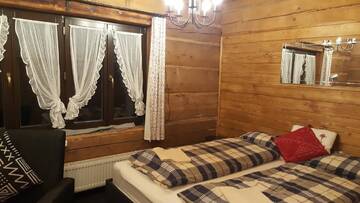 Фото номера Классический трехместный номер Курортные отели Osrodek Wypoczynkowy Lesniczówka &amp; Elias SPA г. Истебна 3